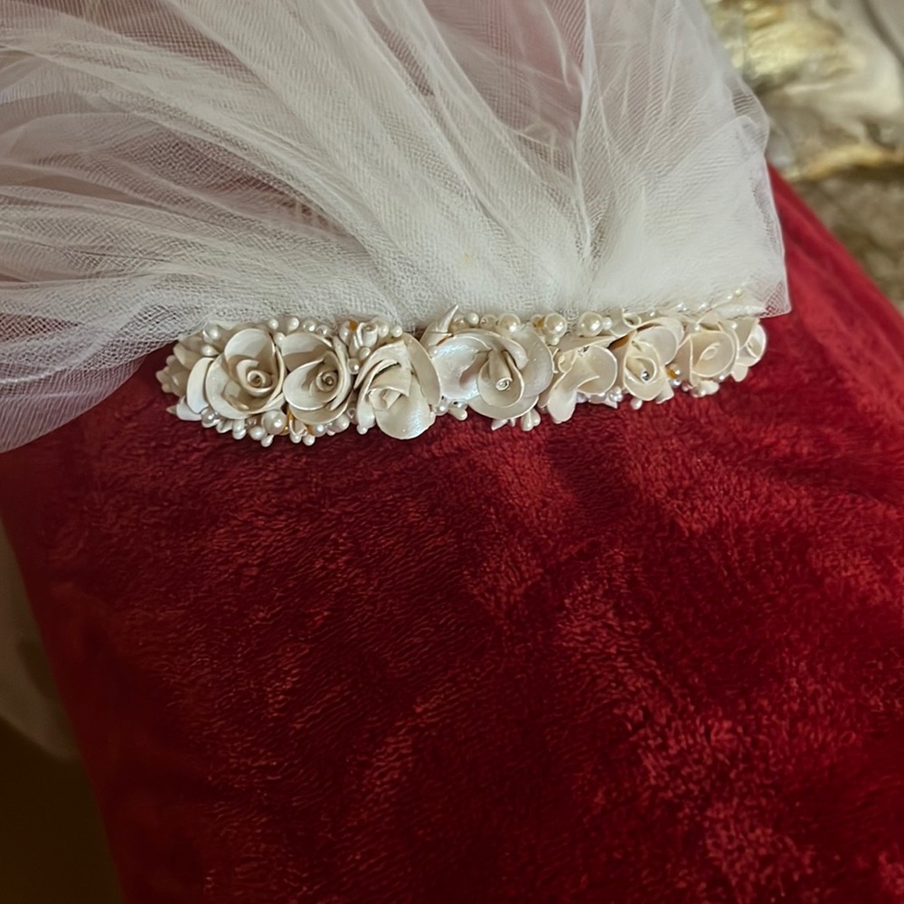 Kleinfelds beautiful head piece